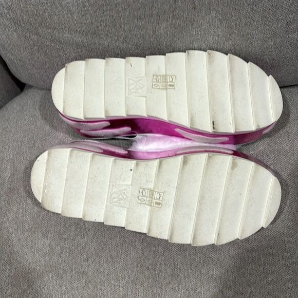 YRU Dolls Kill Qozii Faux White Fur Platform Cloud Pink Iridescent Sandals - Picture 6 of 7